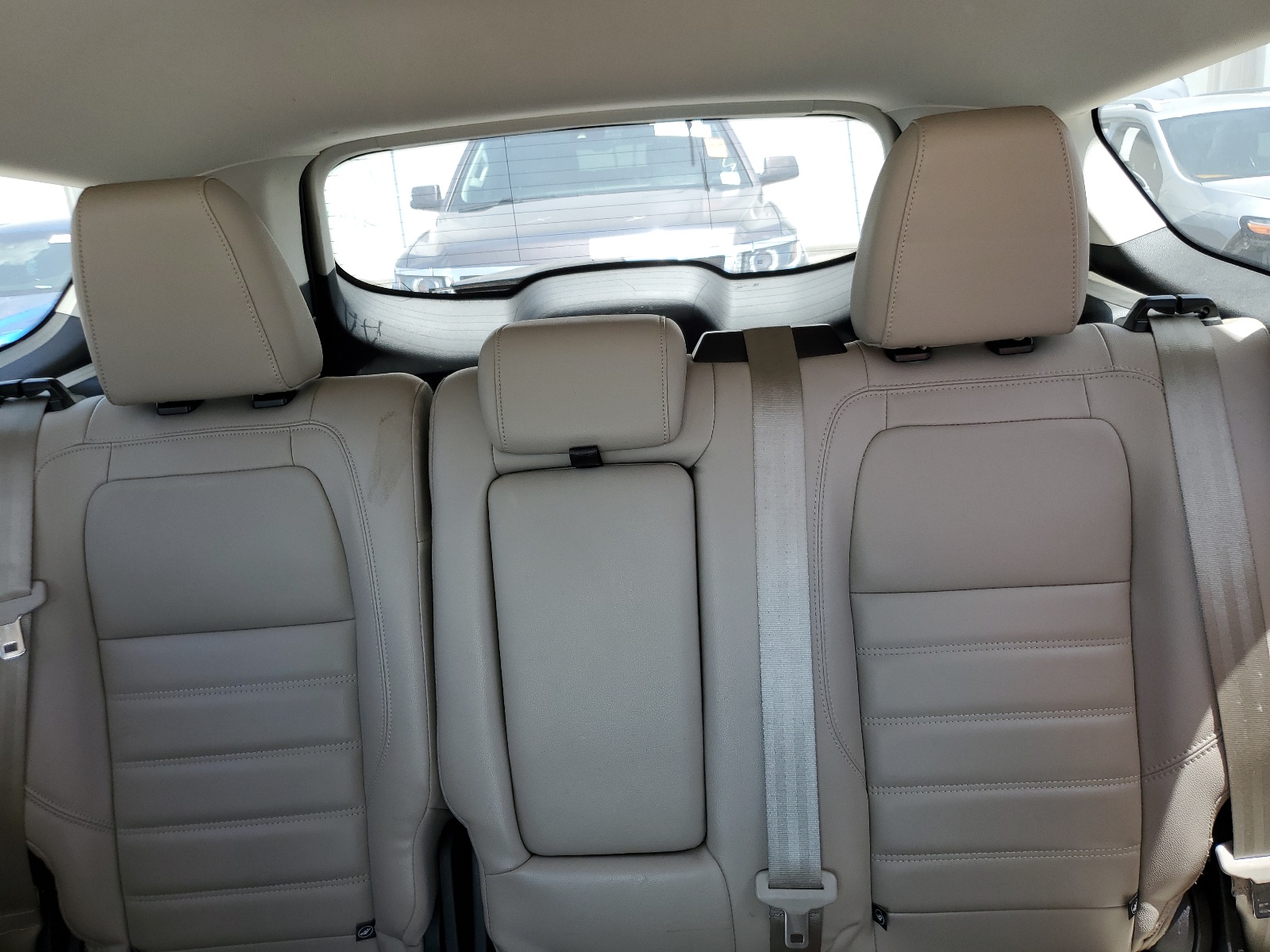 1FMCU0J94JUB05211 2018 Ford Escape Titanium