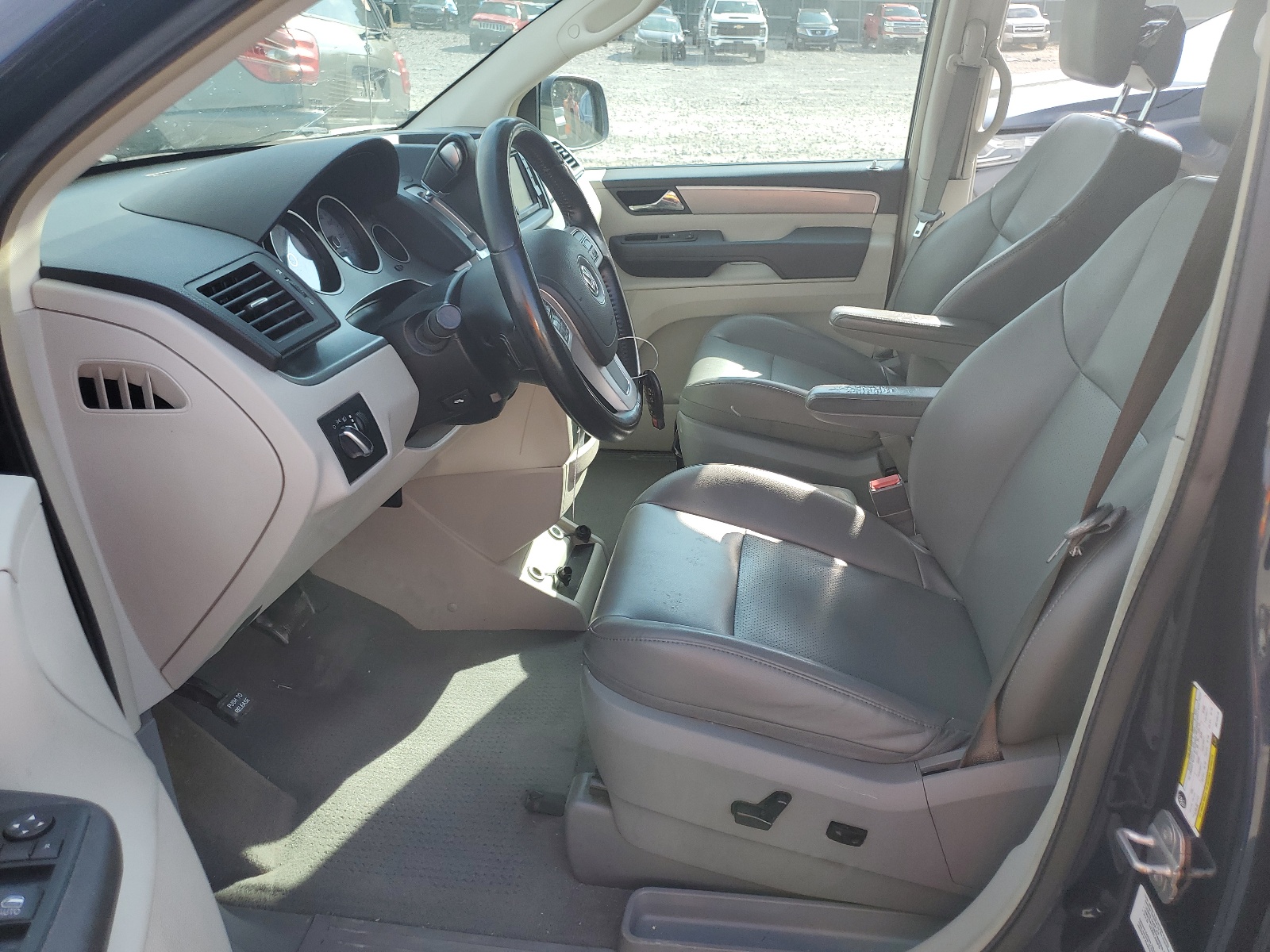 2C4RVABG0DR725215 2013 Volkswagen Routan Se