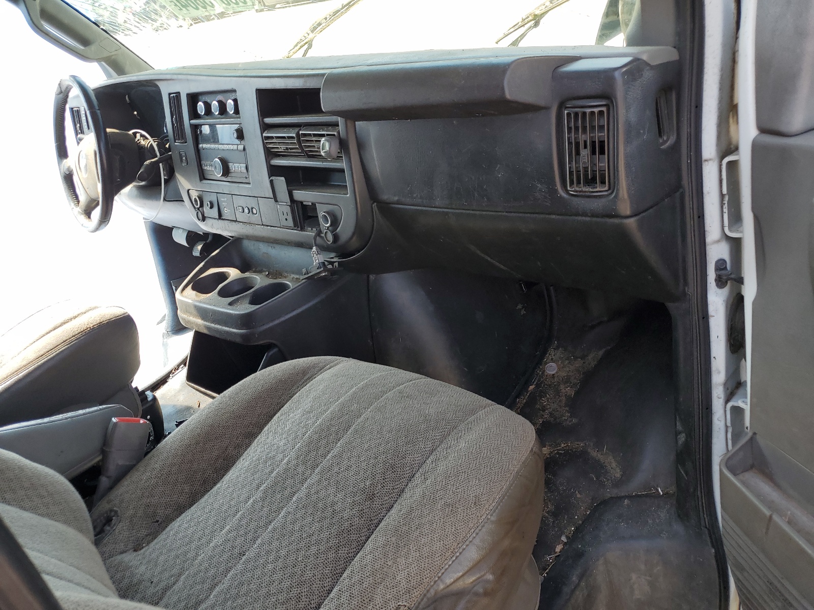 1GCWGBFFXH1171874 2017 Chevrolet Express G2500