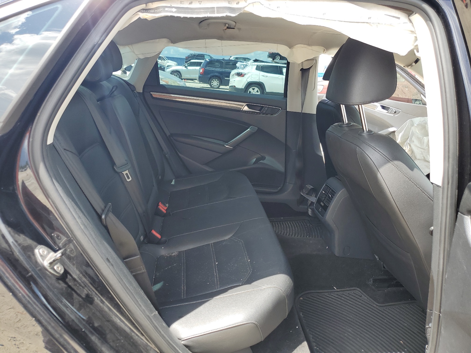 1VWBT7A31HC052133 2017 Volkswagen Passat Se