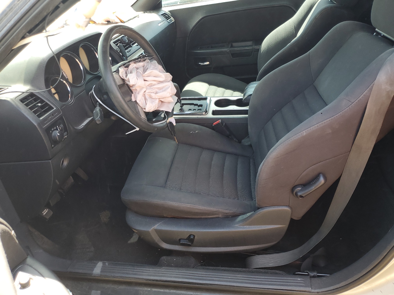 2B3CJ4DVXAH129370 2010 Dodge Challenger Se