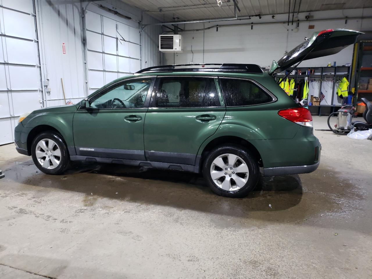 2010 Subaru Outback - Image 2