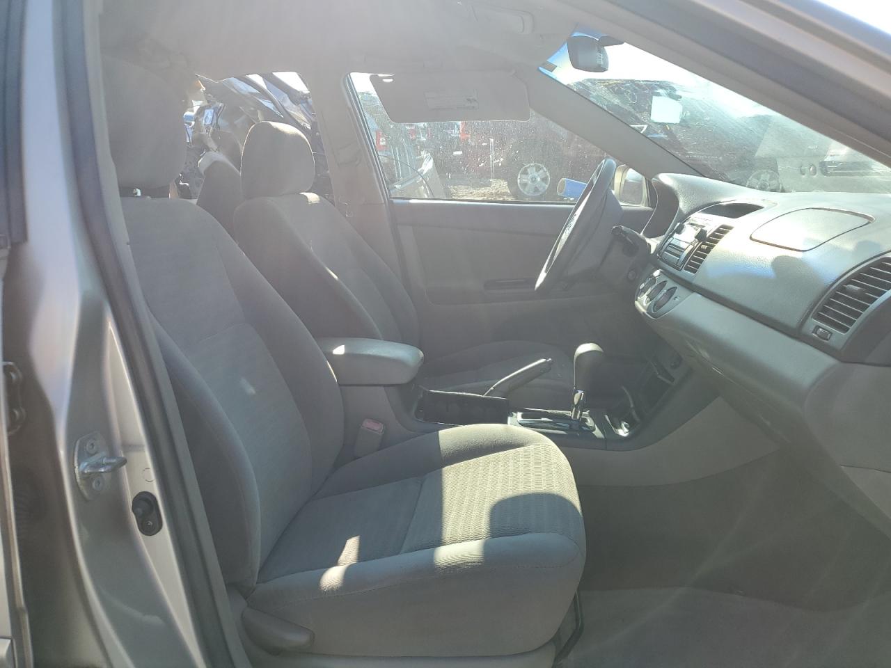 2005 Toyota Camry Le VIN: 4T1BF32K25U608881 Lot: 63408944