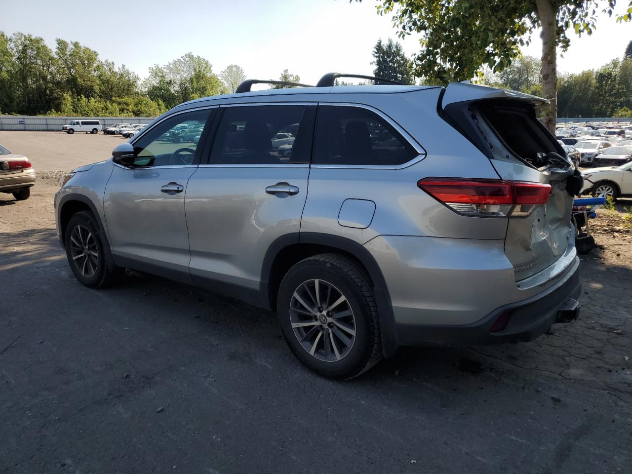 5TDJZRFH2KS620442 2019 TOYOTA HIGHLANDER - Image 2