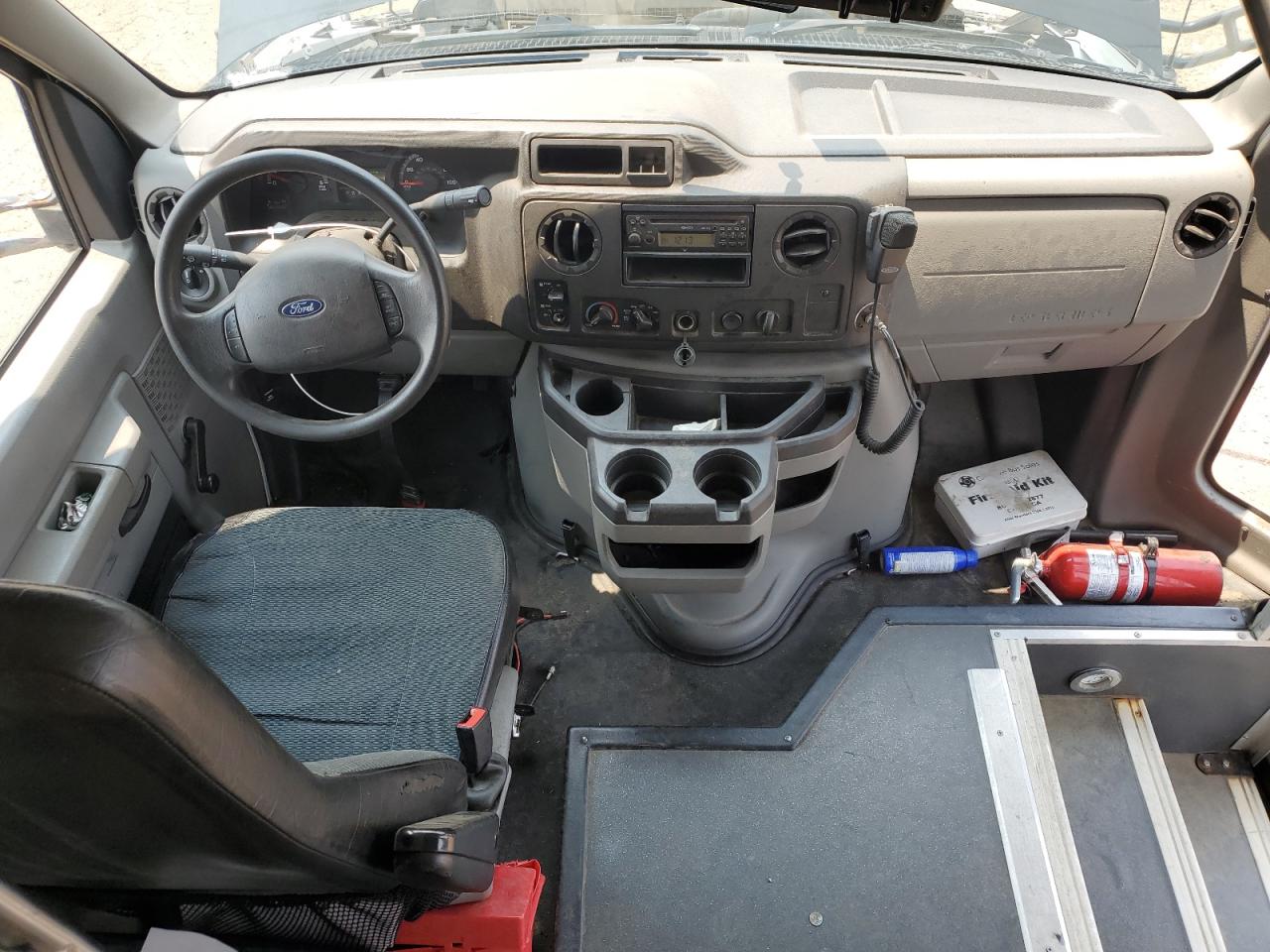 2019 Ford Econoline E350 Super Duty Cutaway Van VIN: 1FDEE3F62KDC13303 Lot: 66616434