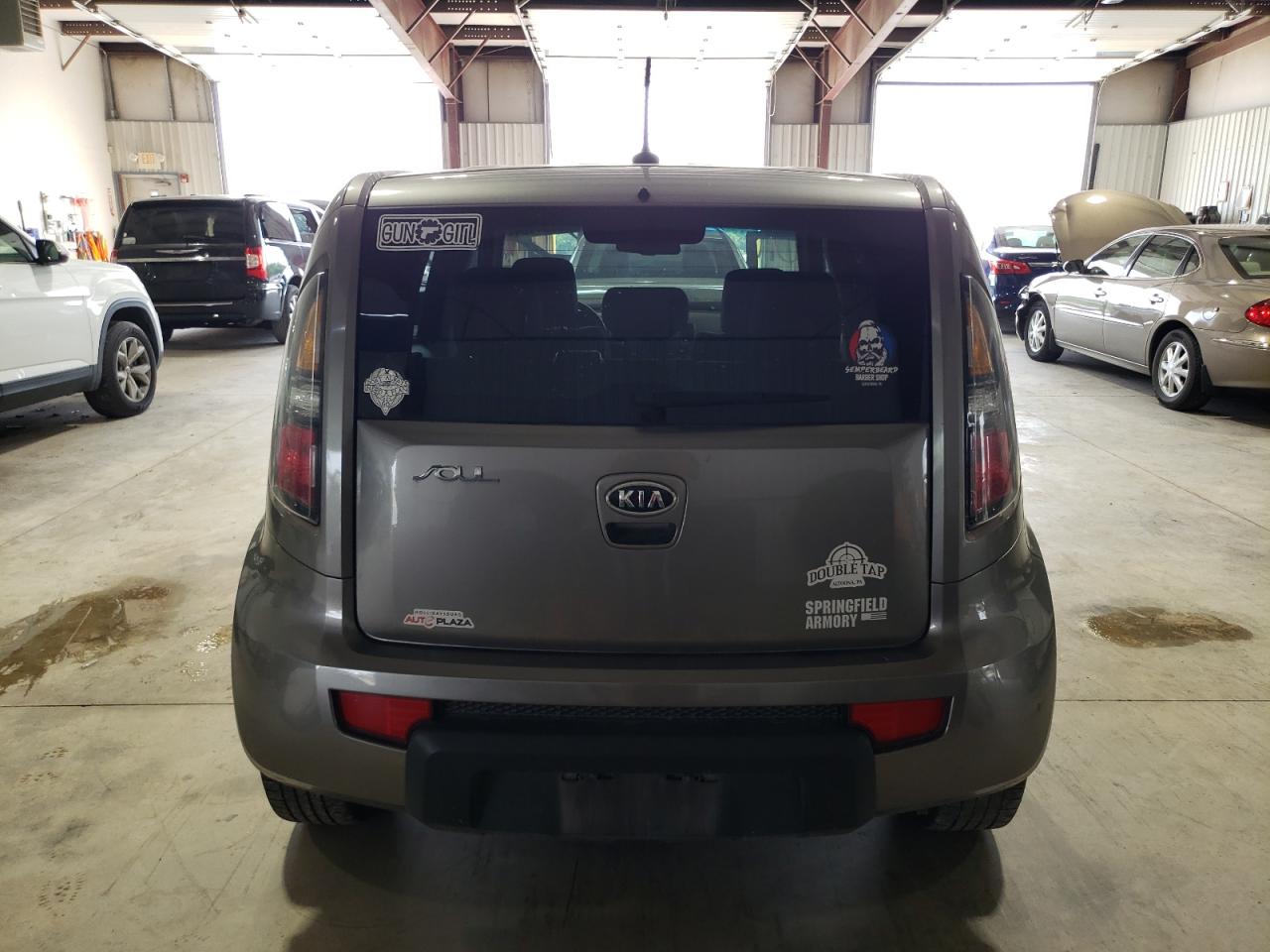 2011 Kia Soul + VIN: KNDJT2A2XB7197633 Lot: 62064124