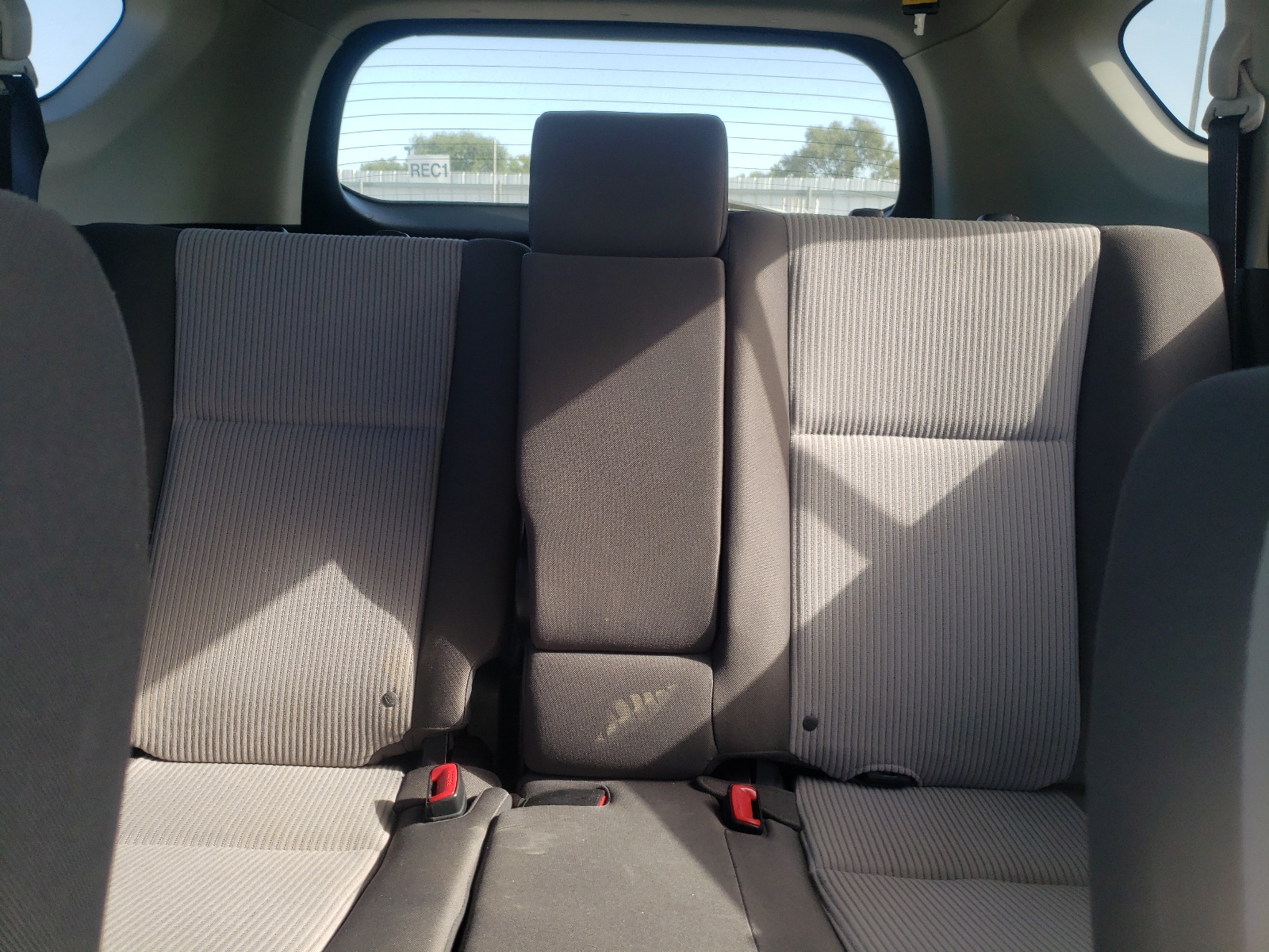 JTMZFREV4FJ058811 2015 Toyota Rav4 Le