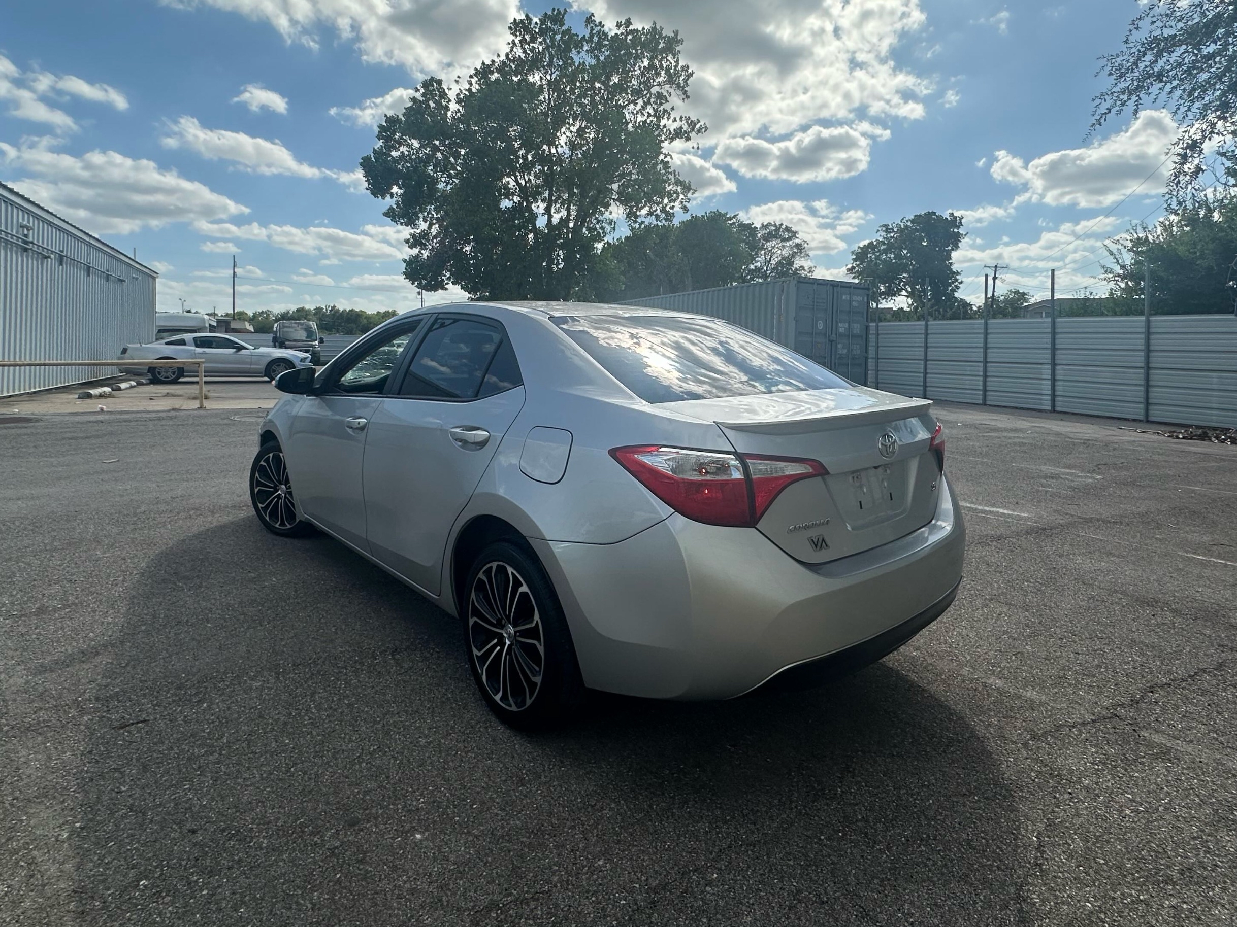 2014 Toyota Corolla L vin: 5YFBURHE0EP104177