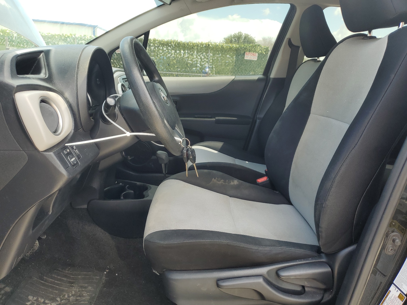 JTDKTUD39CD504507 2012 Toyota Yaris