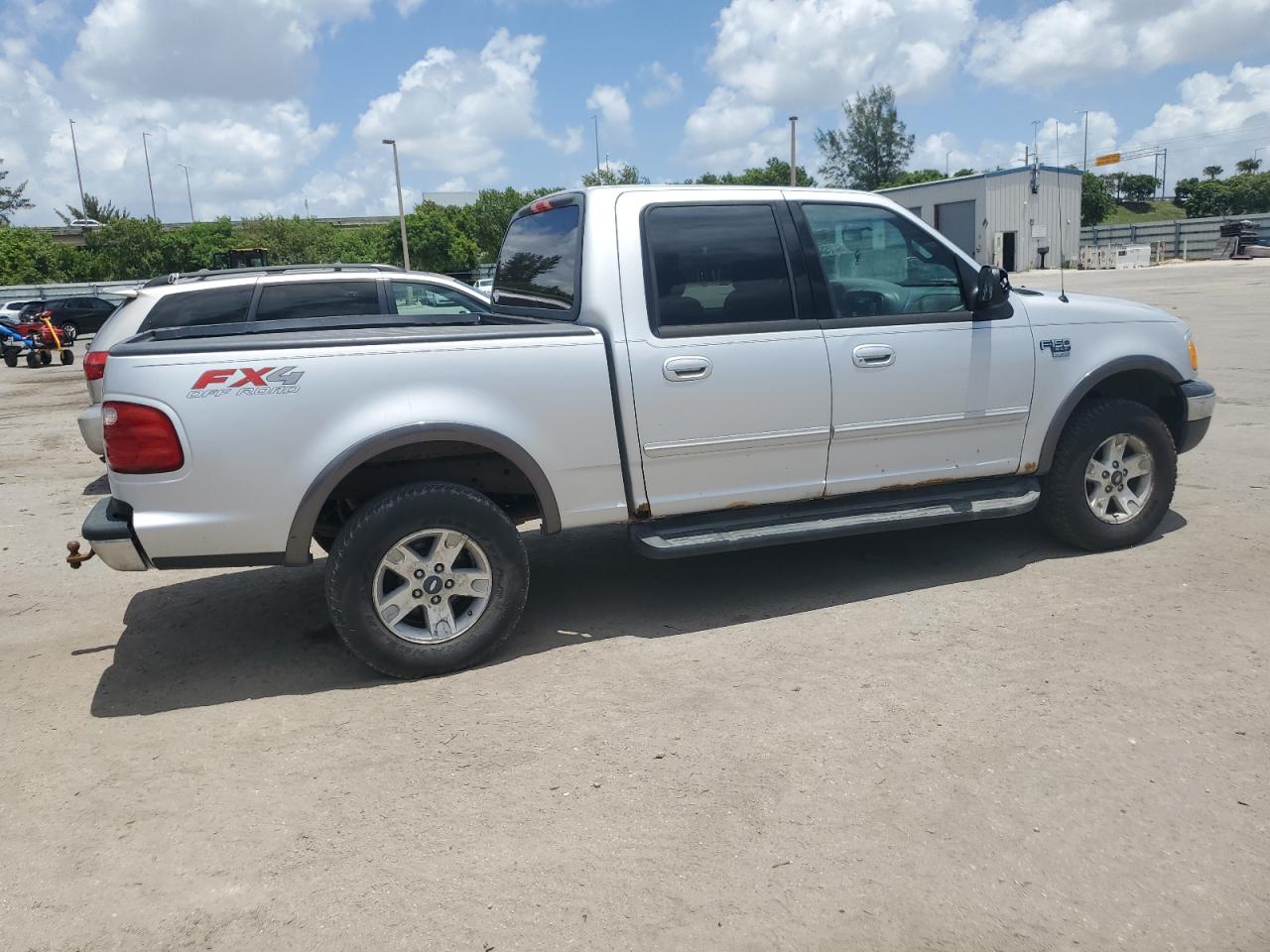 2002 Ford F150 Supercrew VIN: 1FTRW08LX2KC00220 Lot: 64709564