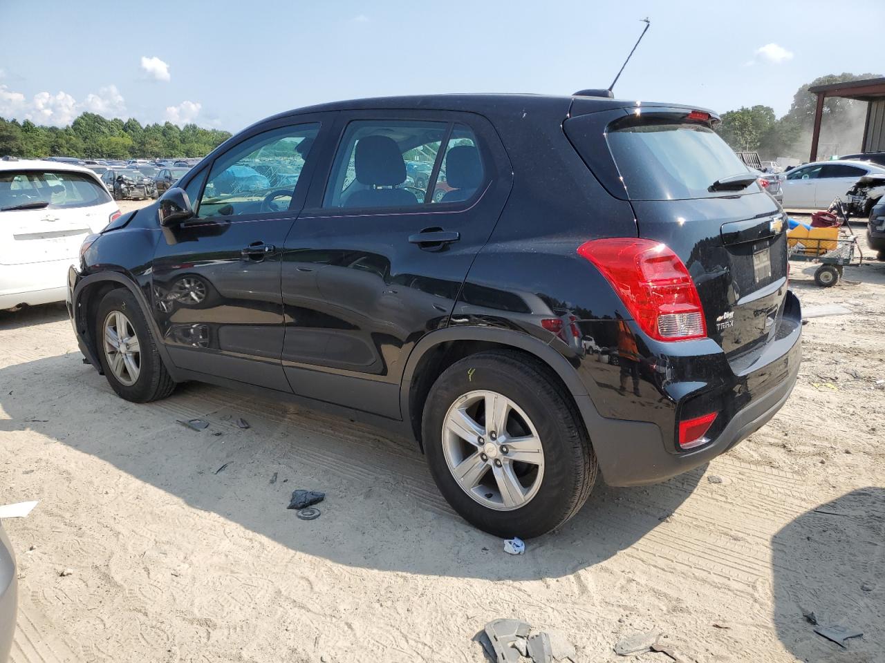 3GNCJKSB6KL368040 2019 CHEVROLET TRAX - Image 2