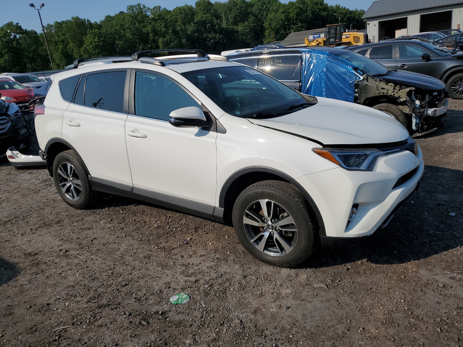 2T3RFREV4HW682063 2017 Toyota Rav4 Xle