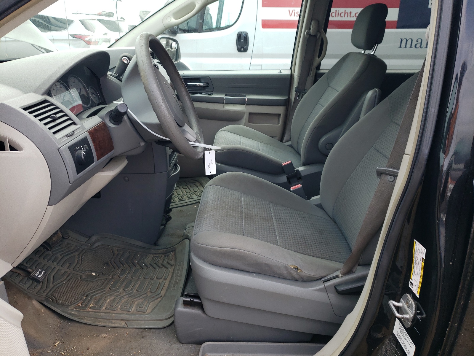 2A4RR2D14AR376536 2010 Chrysler Town & Country Lx