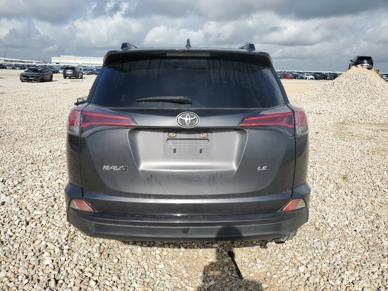 JTMZFREV9HJ106810 2017 Toyota Rav4 Le