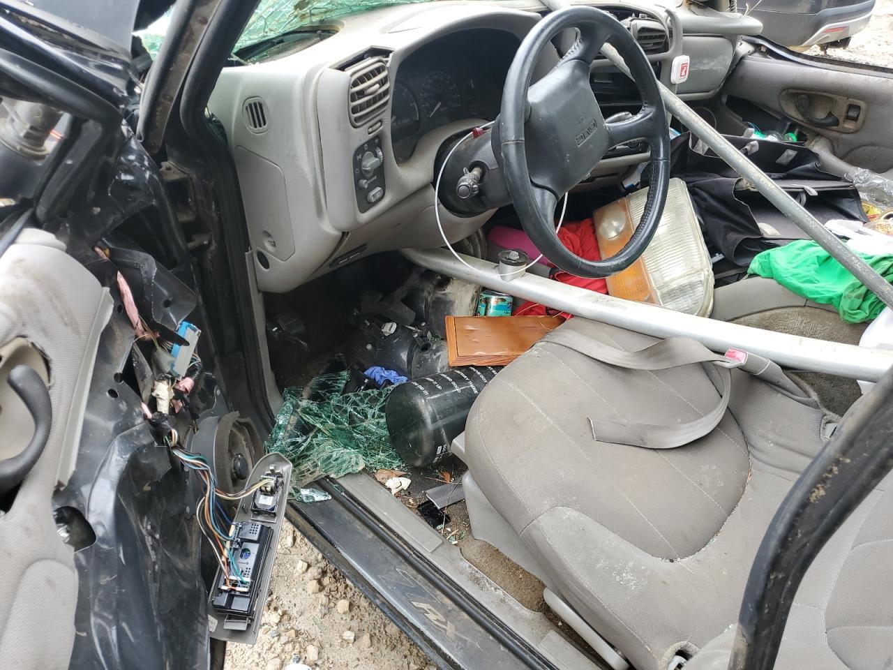 2003 GMC Sonoma - Image 8