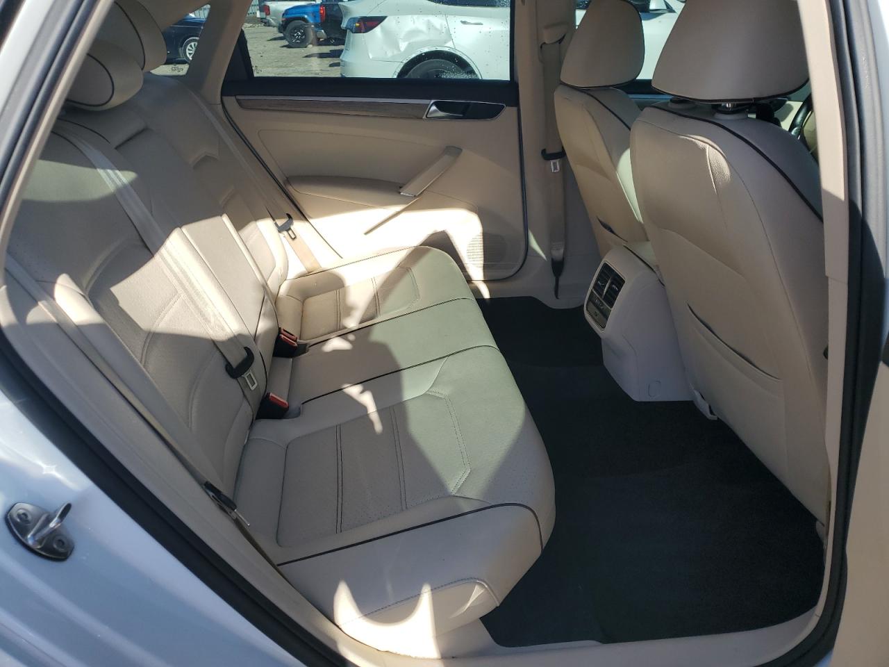 2018 Volkswagen Passat Se VIN: 1VWBA7A37JC010531 Lot: 63002534