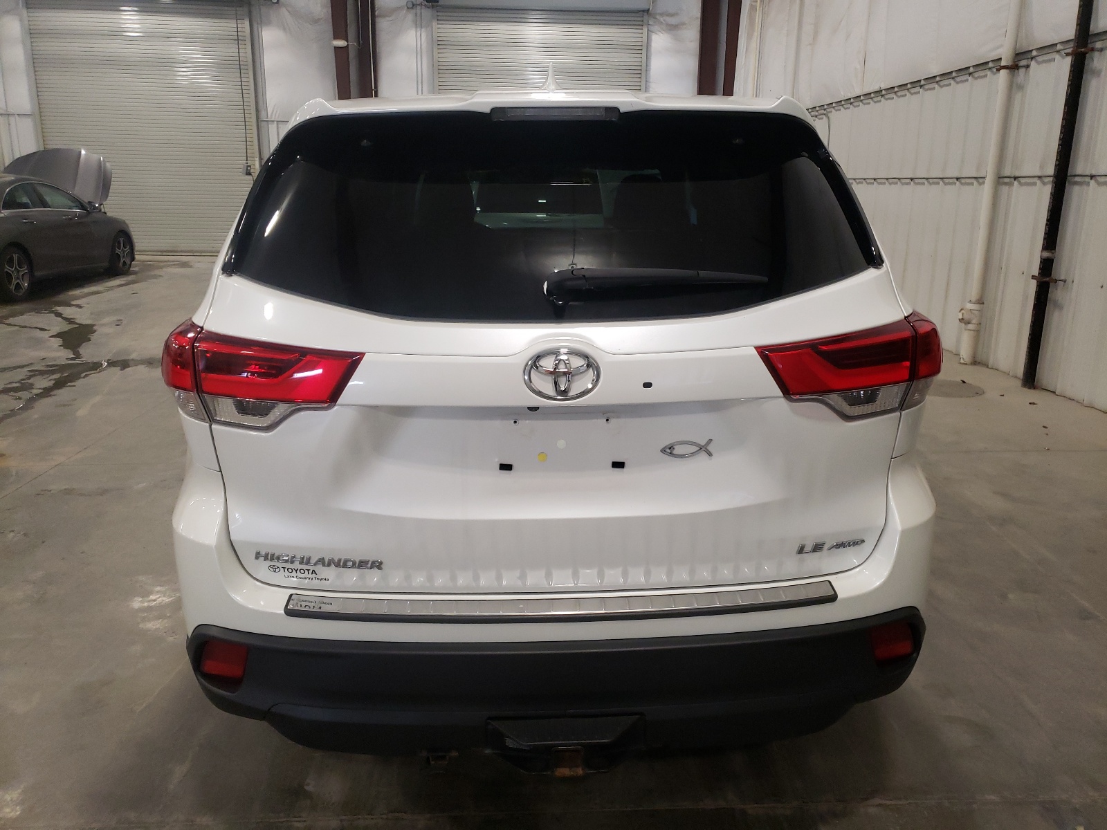 5TDBZRFH6KS993567 2019 Toyota Highlander Le