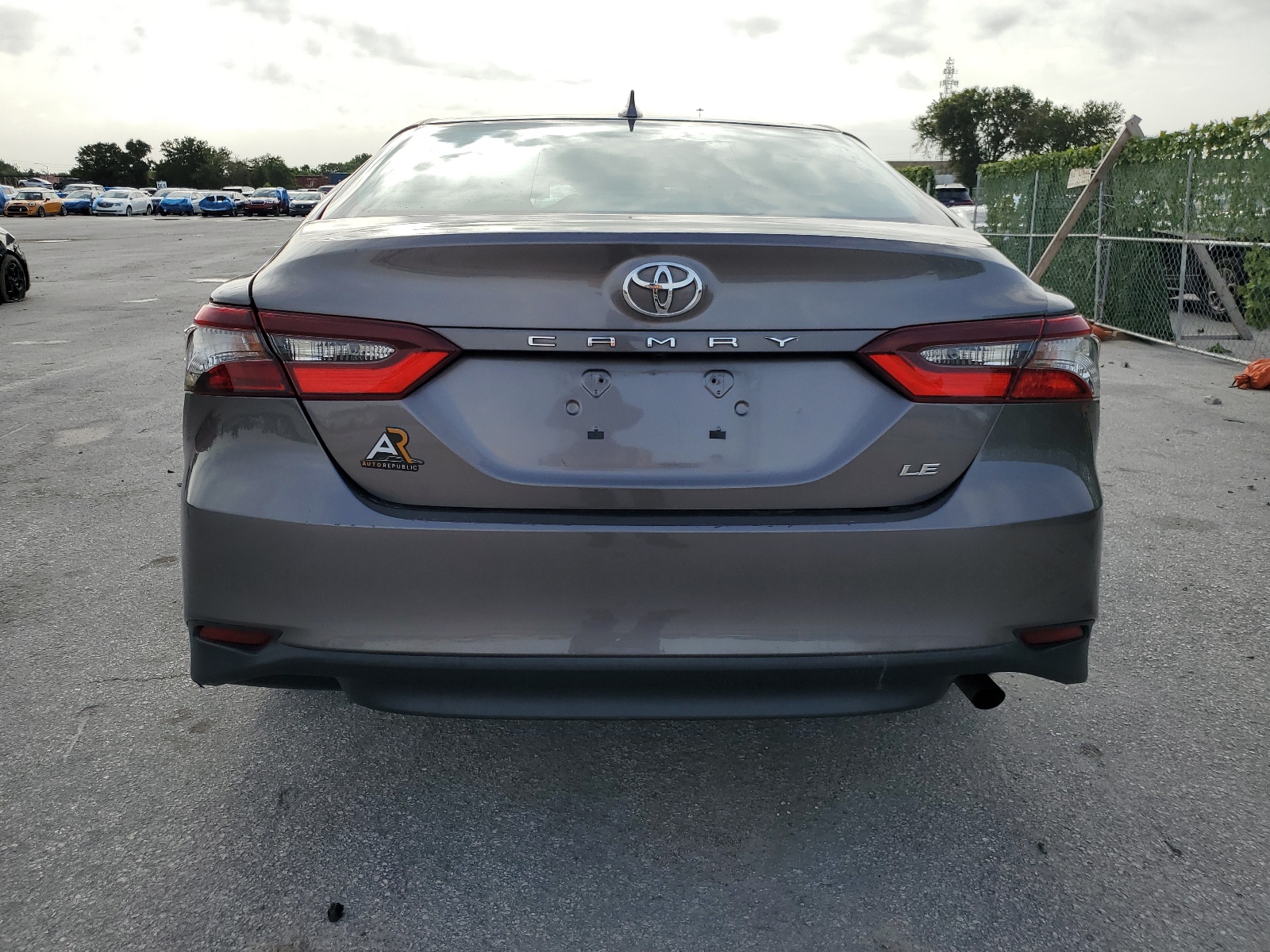2021 Toyota Camry Le vin: 4T1C11AKXMU428684