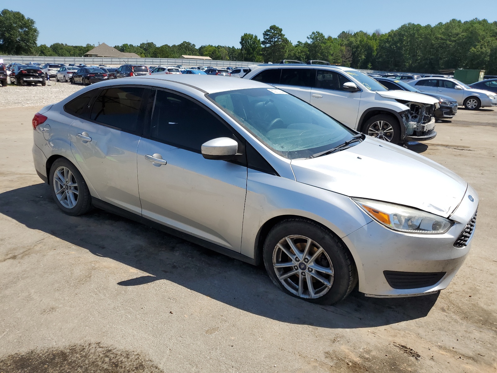 2018 Ford Focus Se vin: 1FADP3F20JL275283