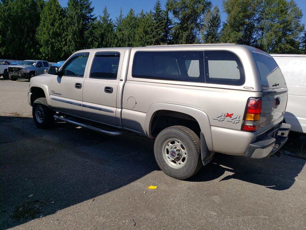 2005 GMC Sierra - Image 2