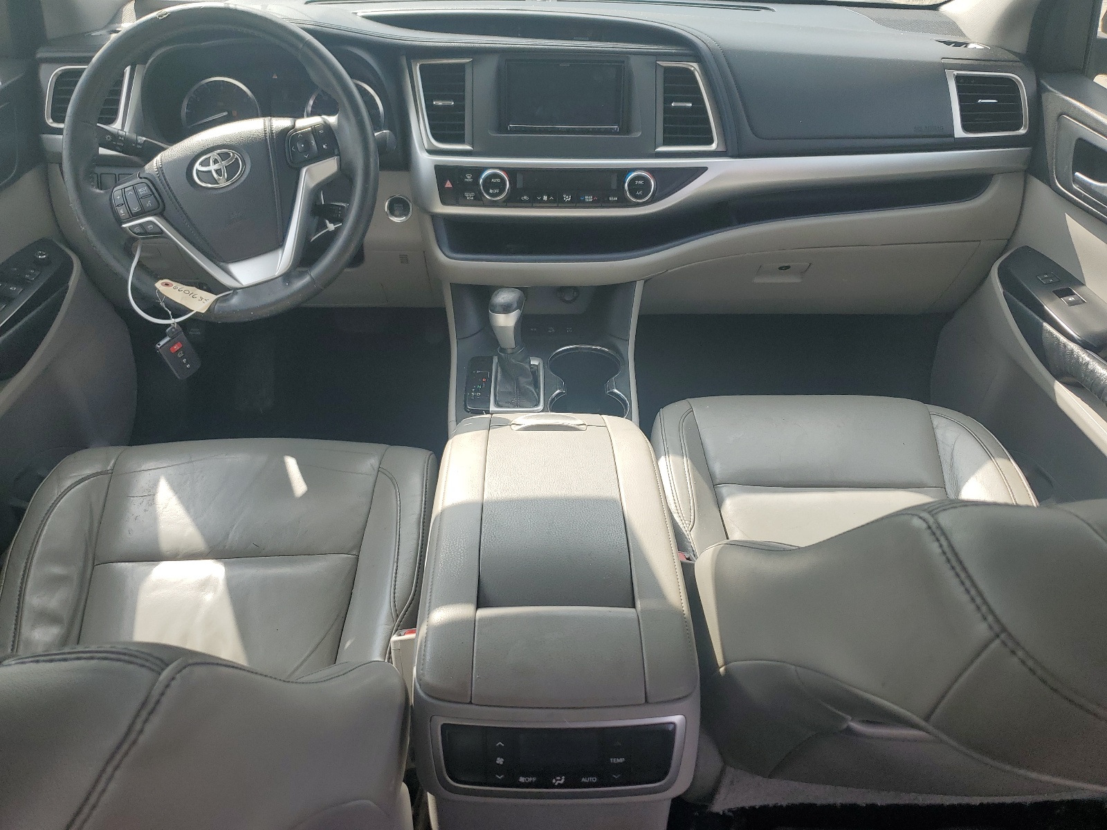 5TDJKRFH0FS102811 2015 Toyota Highlander Xle