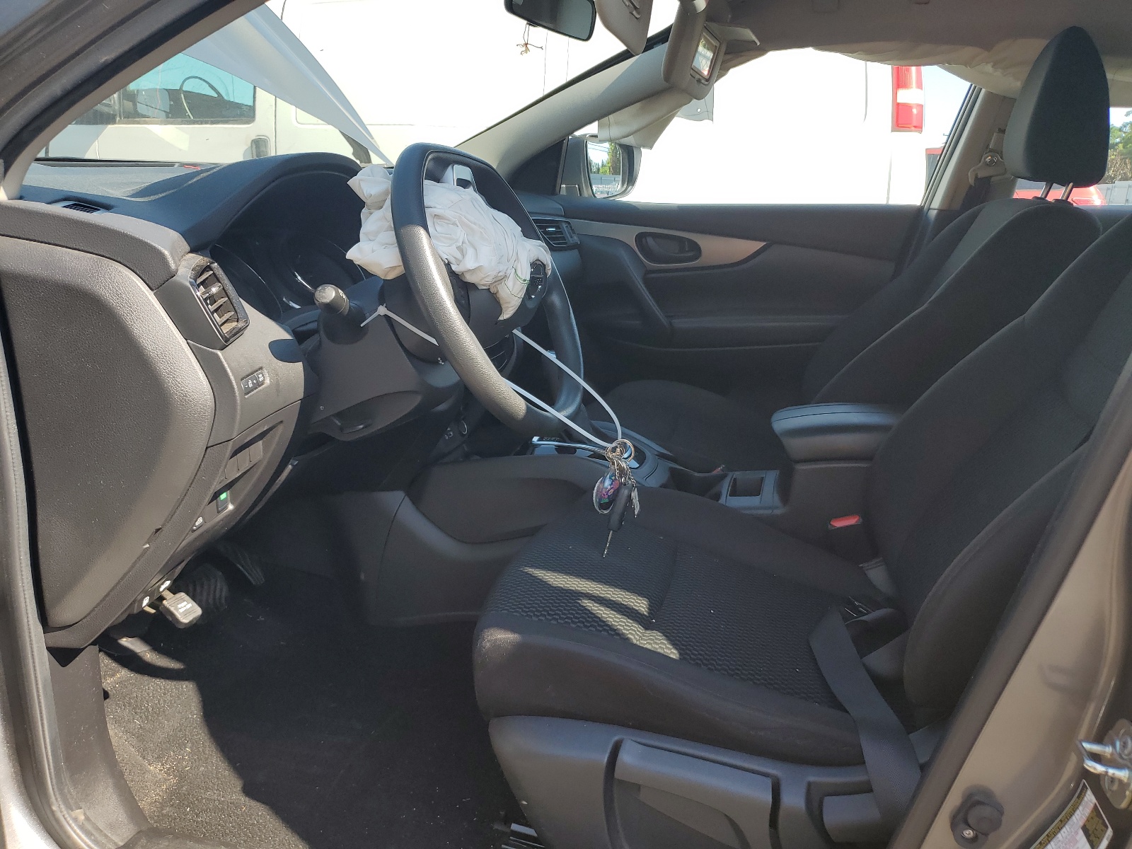 JN1BJ1CR4KW324500 2019 Nissan Rogue Sport S