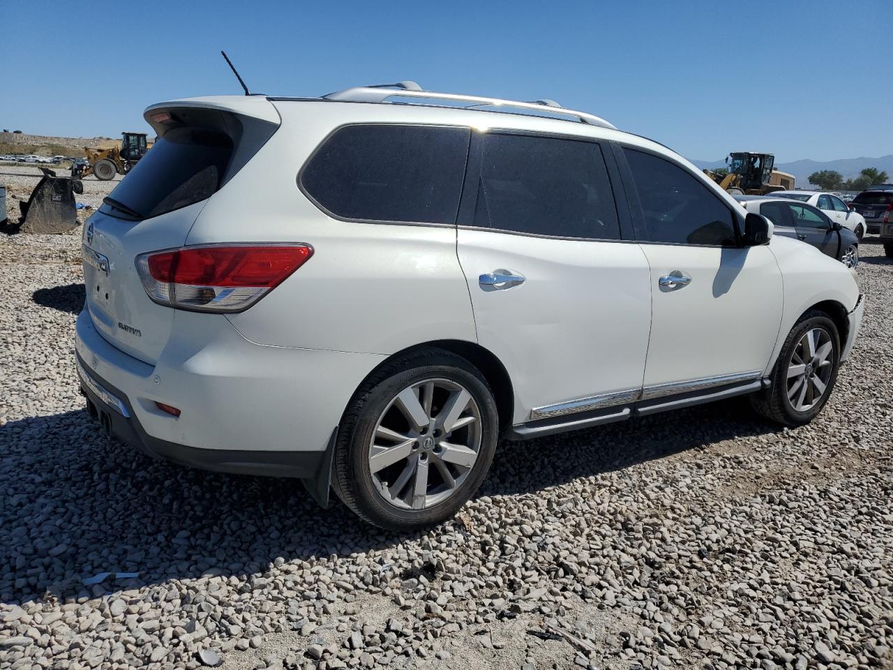 2014 Nissan Pathfinder - Image 3