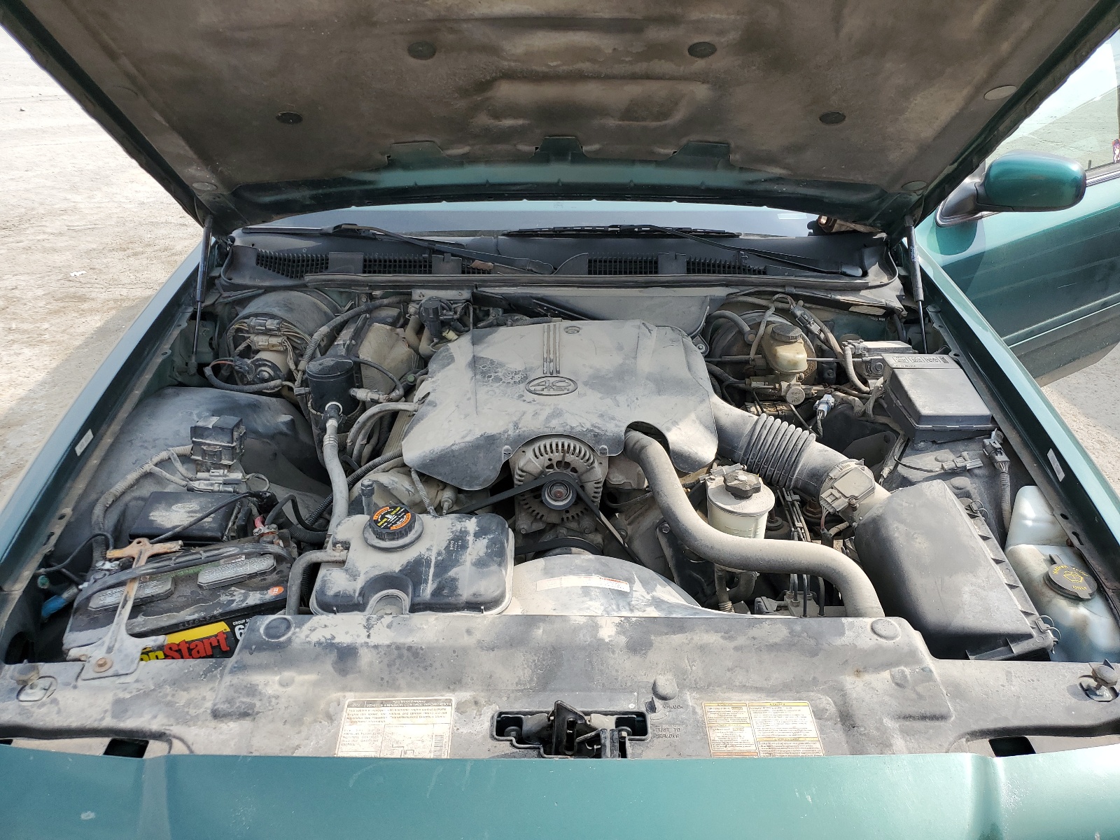 2FAFP73W1YX141984 2000 Ford Crown Victoria