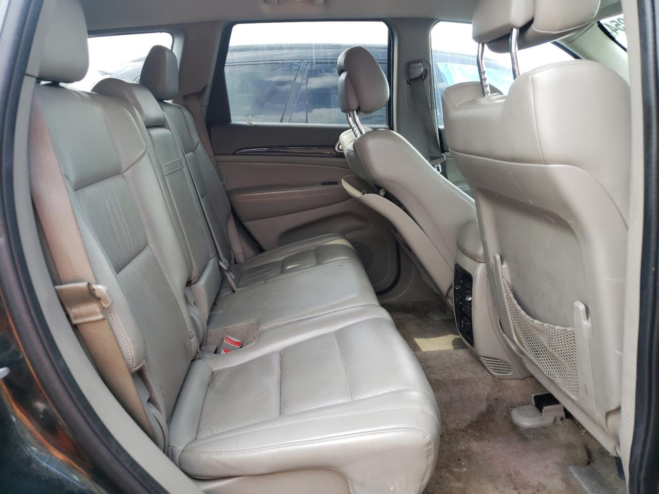 2011 Jeep Grand Cherokee - Image 11