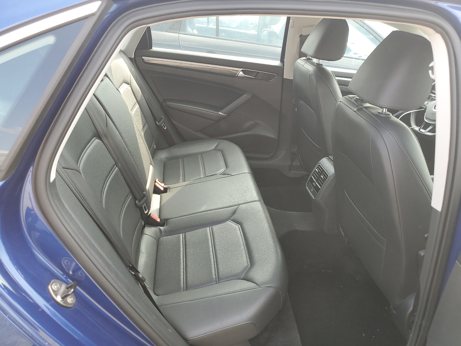 1VWBT7A30HC068615 2017 Volkswagen Passat Se