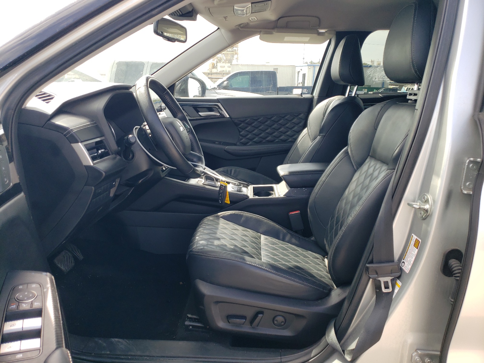 JA4J3VA82NZ061845 2022 Mitsubishi Outlander Sel