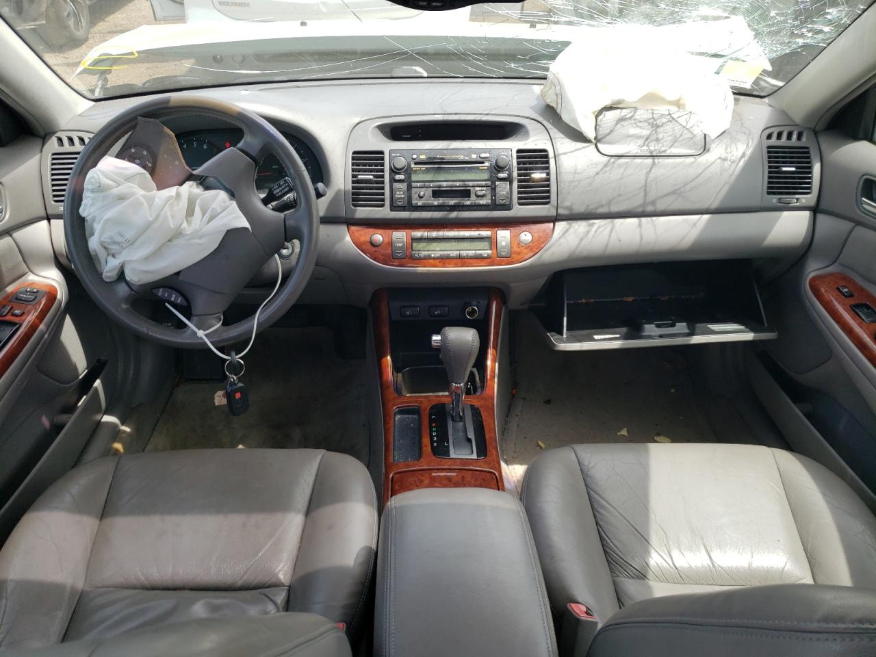 2003 Toyota Camry Le VIN: 4T1BF30K23U559939 Lot: 60912044