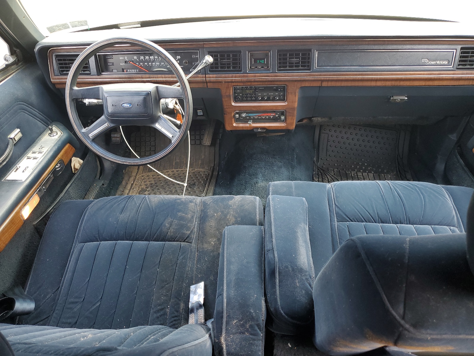 2FABP77F8KX166820 1989 Ford Crown Victoria Lx