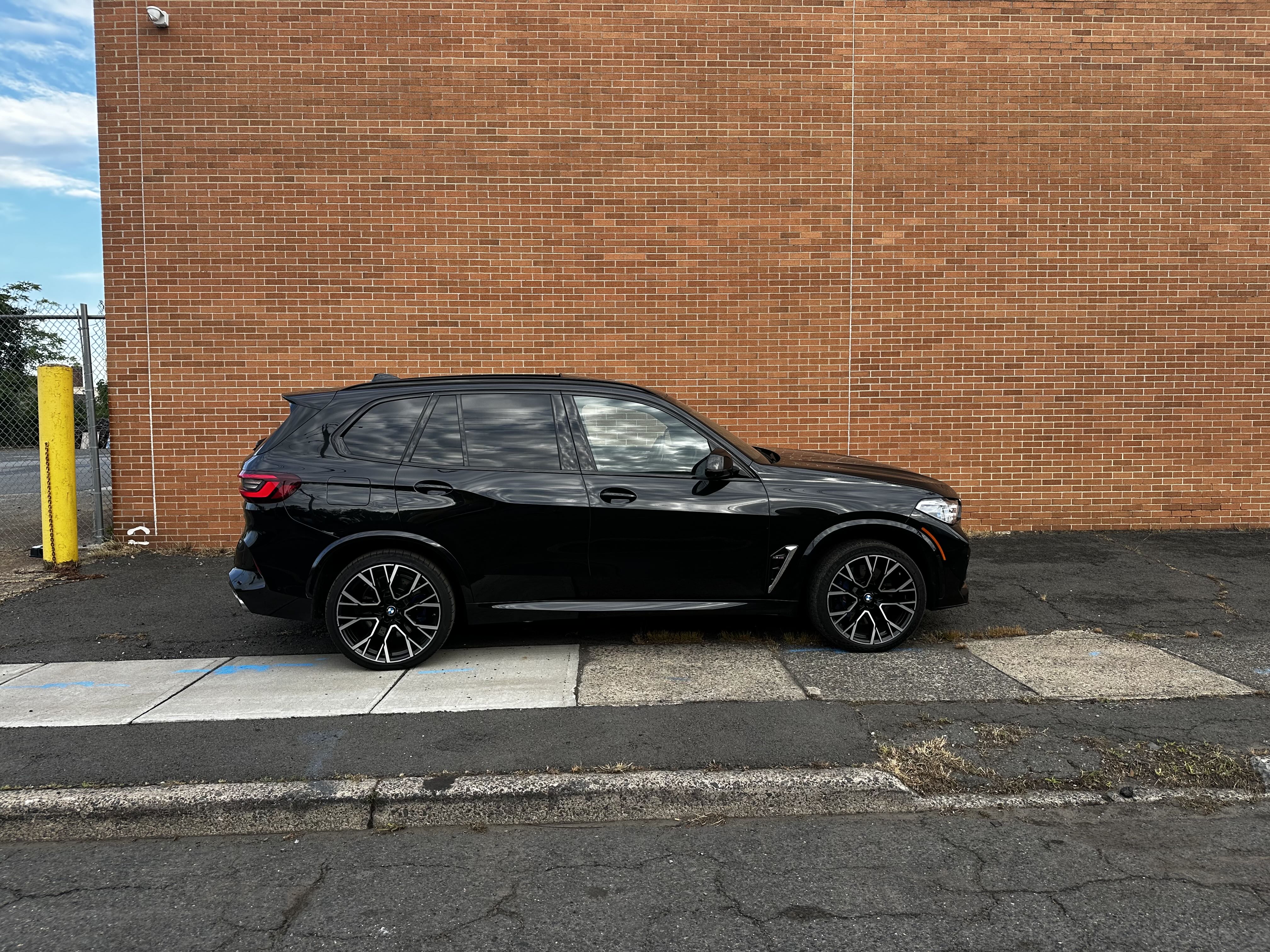 2022 BMW X5 M vin: 5YMJU0C09N9K13947