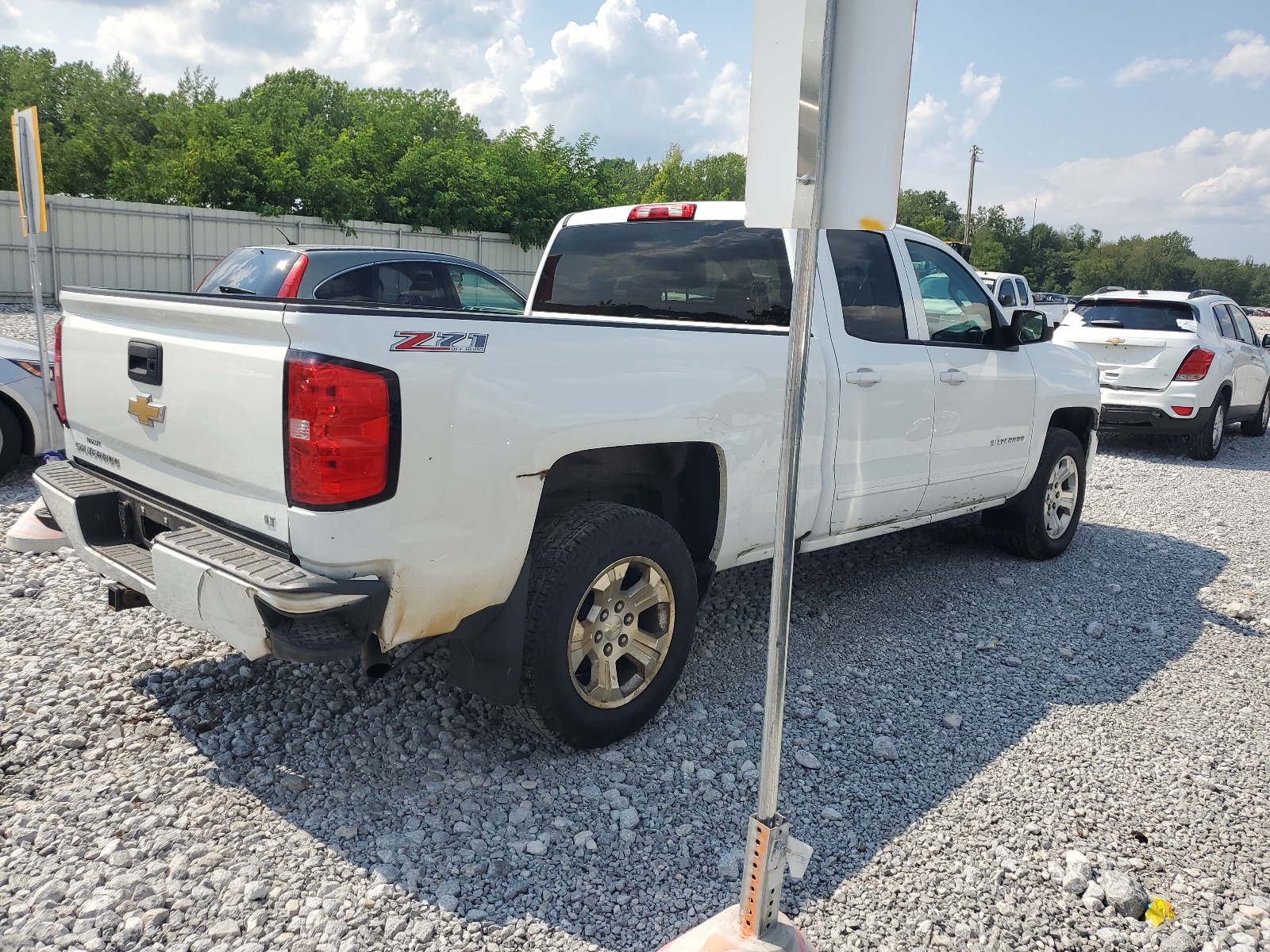 2017 Chevrolet Silverado K1500 Lt vin: 1GCVKREC2HZ252105