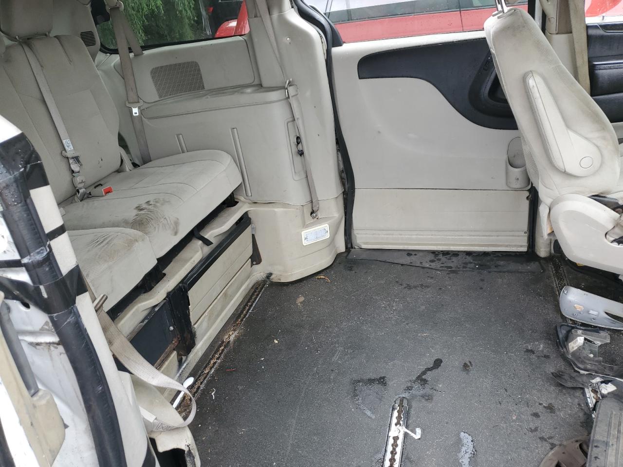 2014 Dodge Caravan - Image 12