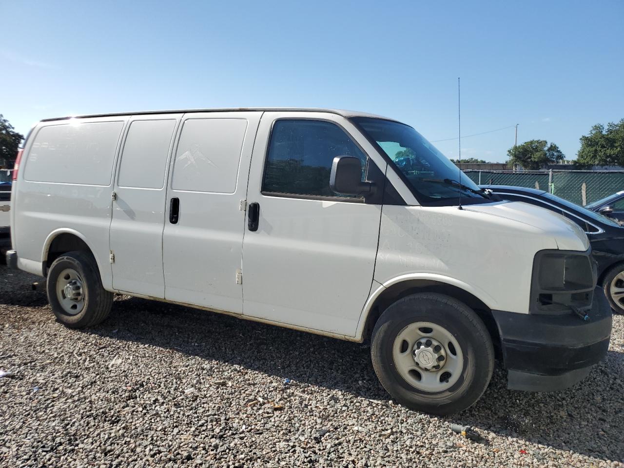 1GCWGAFFXH1255137 2017 Chevrolet Express G2500