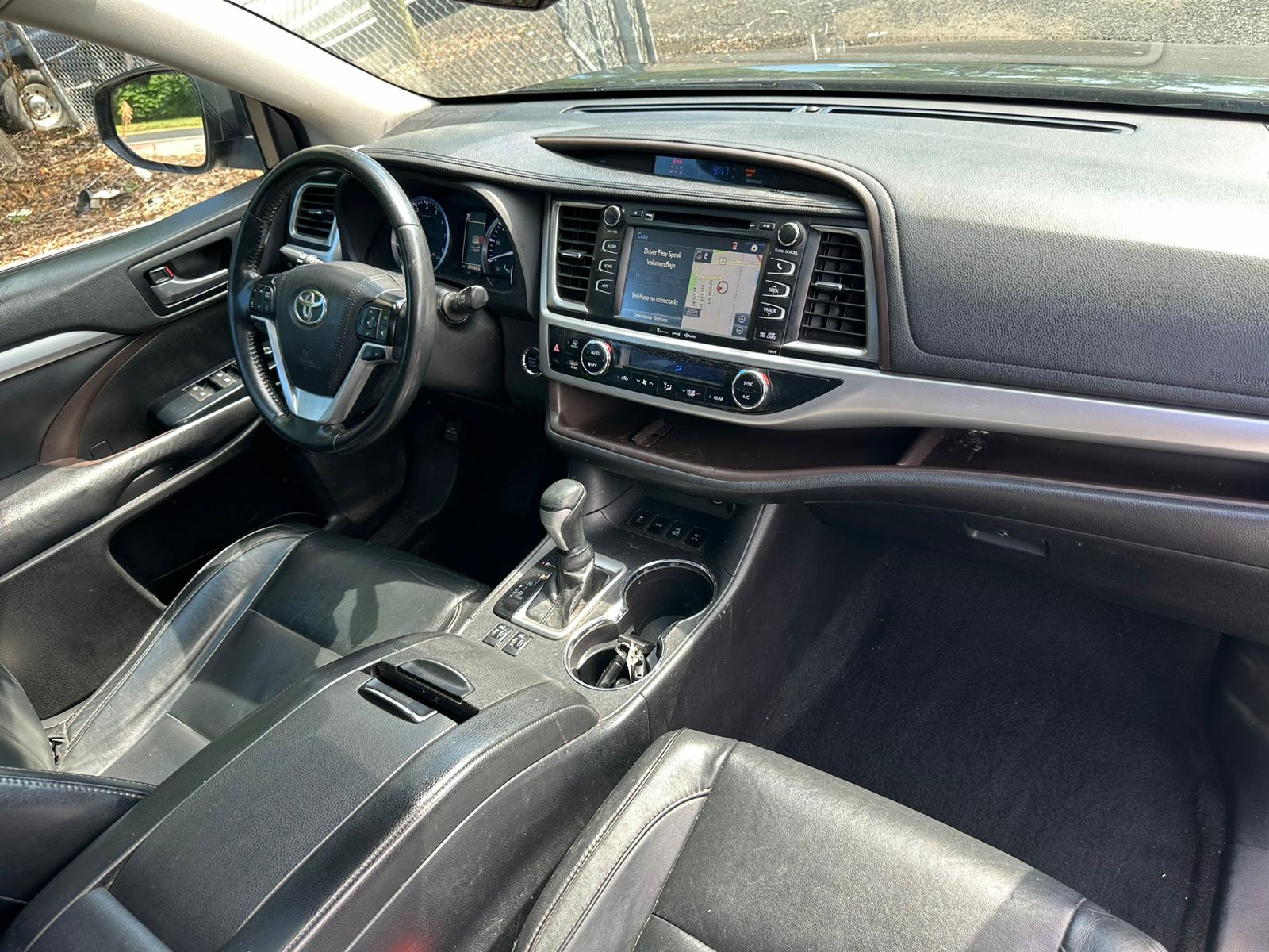 5TDJZRFH1JS814992 2018 Toyota Highlander Se