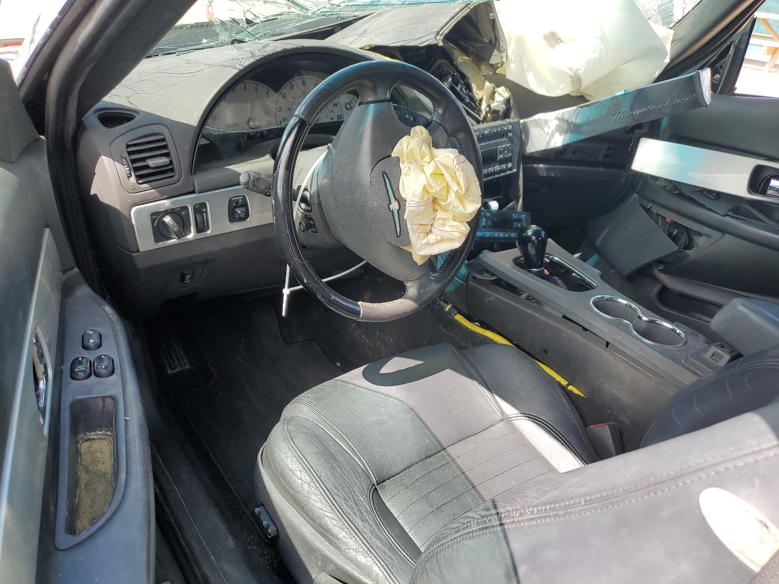 1FAHP60A52Y112751 2002 Ford Thunderbird