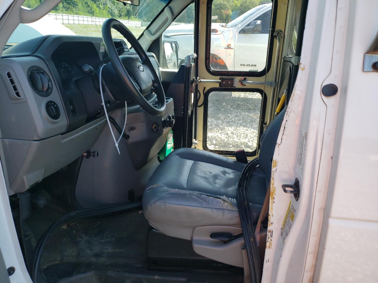 2011 Ford Econoline E350 Super Duty Van VIN: 1FTDS3ELXBDB31688 Lot: 60647544