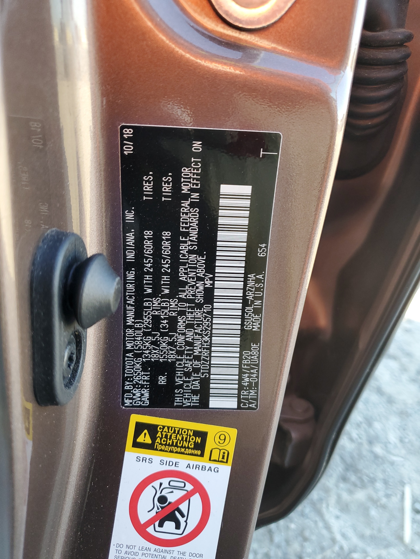 5TDZZRFH3KS295710 2019 Toyota Highlander Le