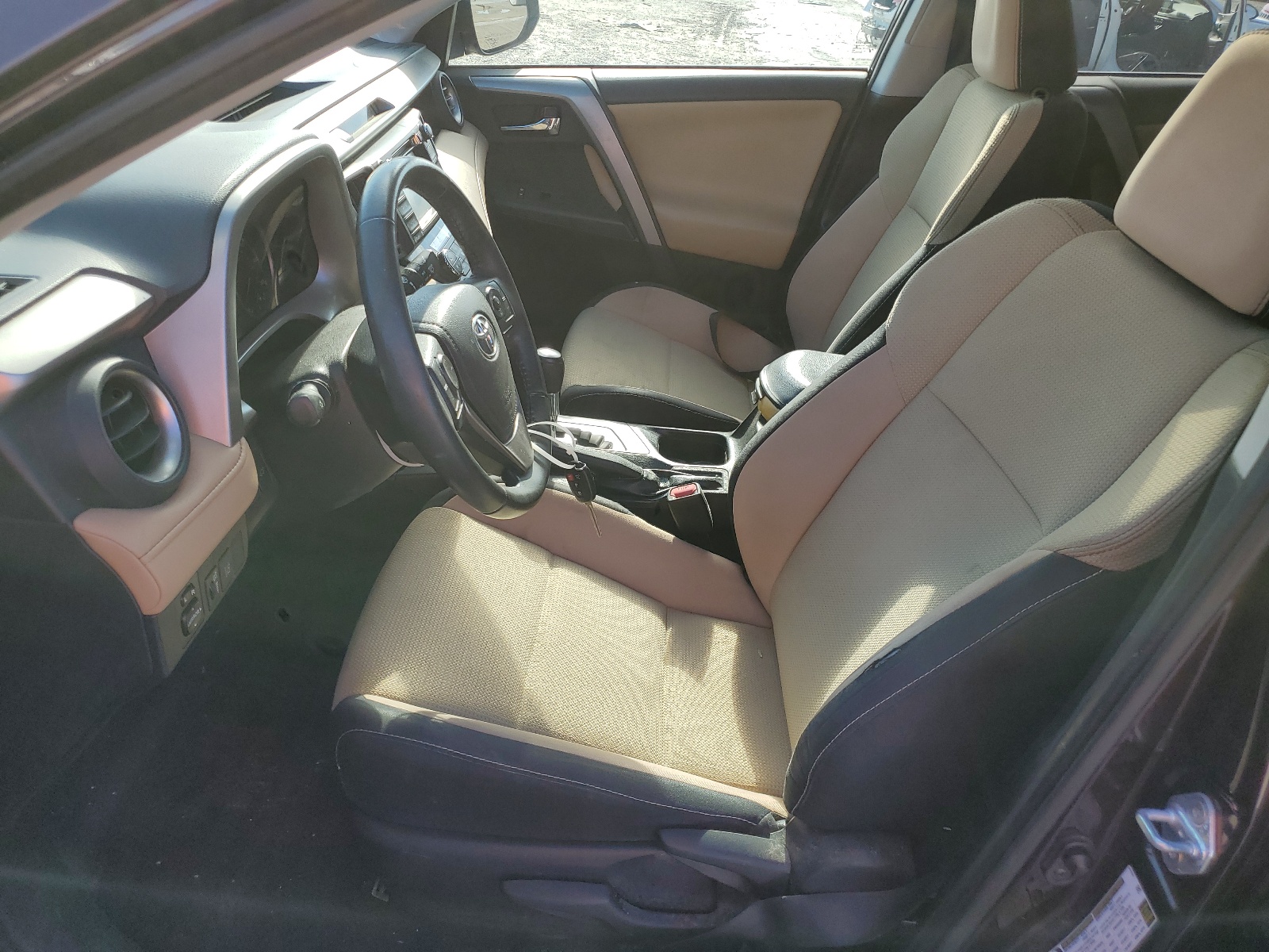 2T3WFREV0HW370017 2017 Toyota Rav4 Xle