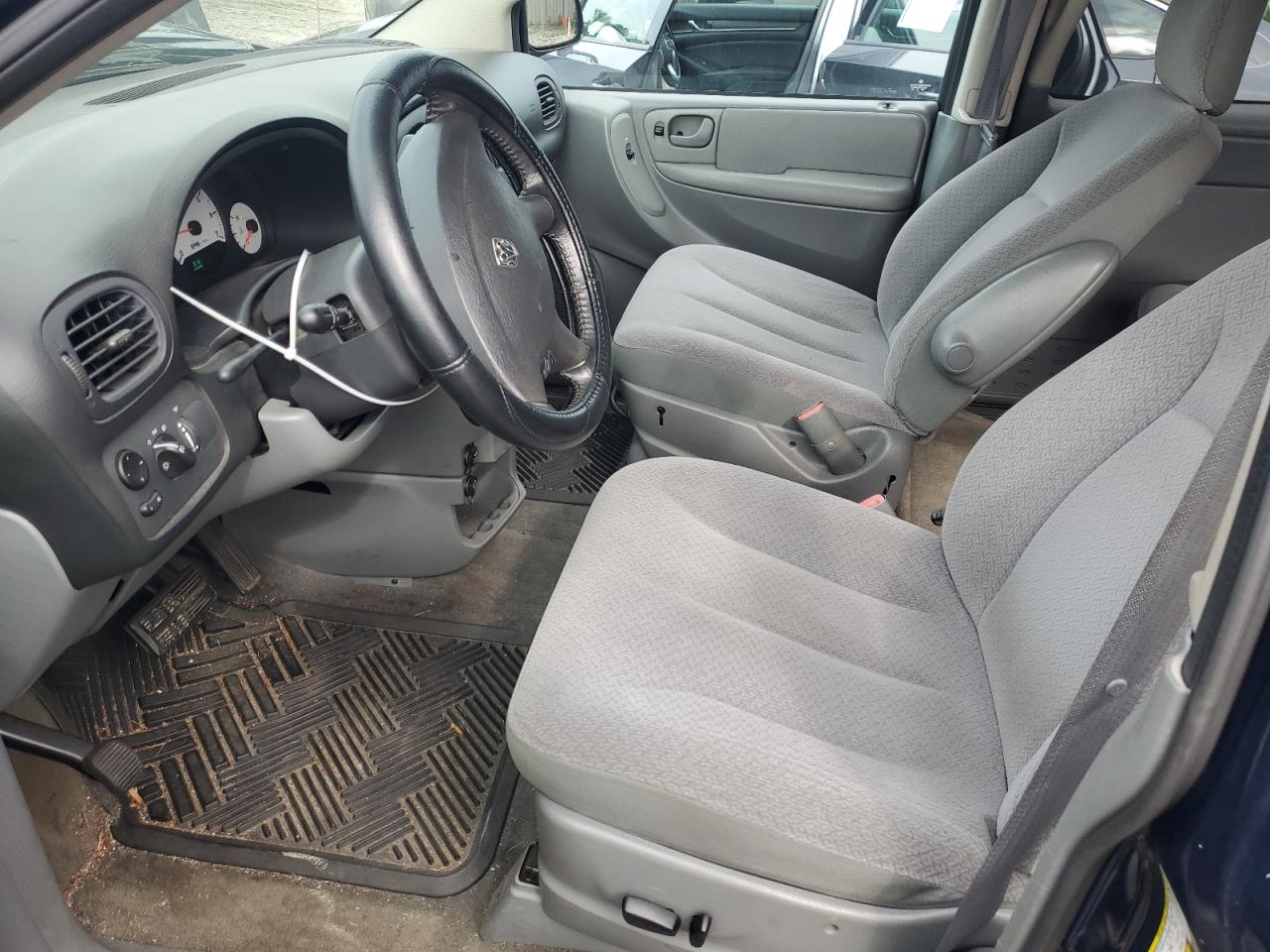 2006 Dodge Caravan - Image 7