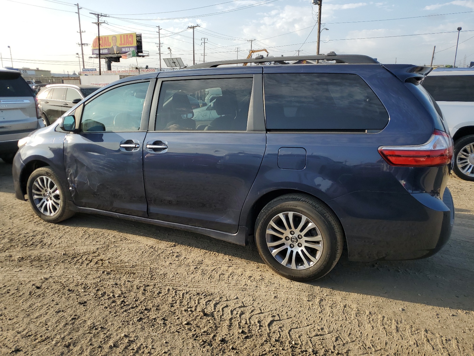 2018 Toyota Sienna Xle vin: 5TDYZ3DC9JS914924