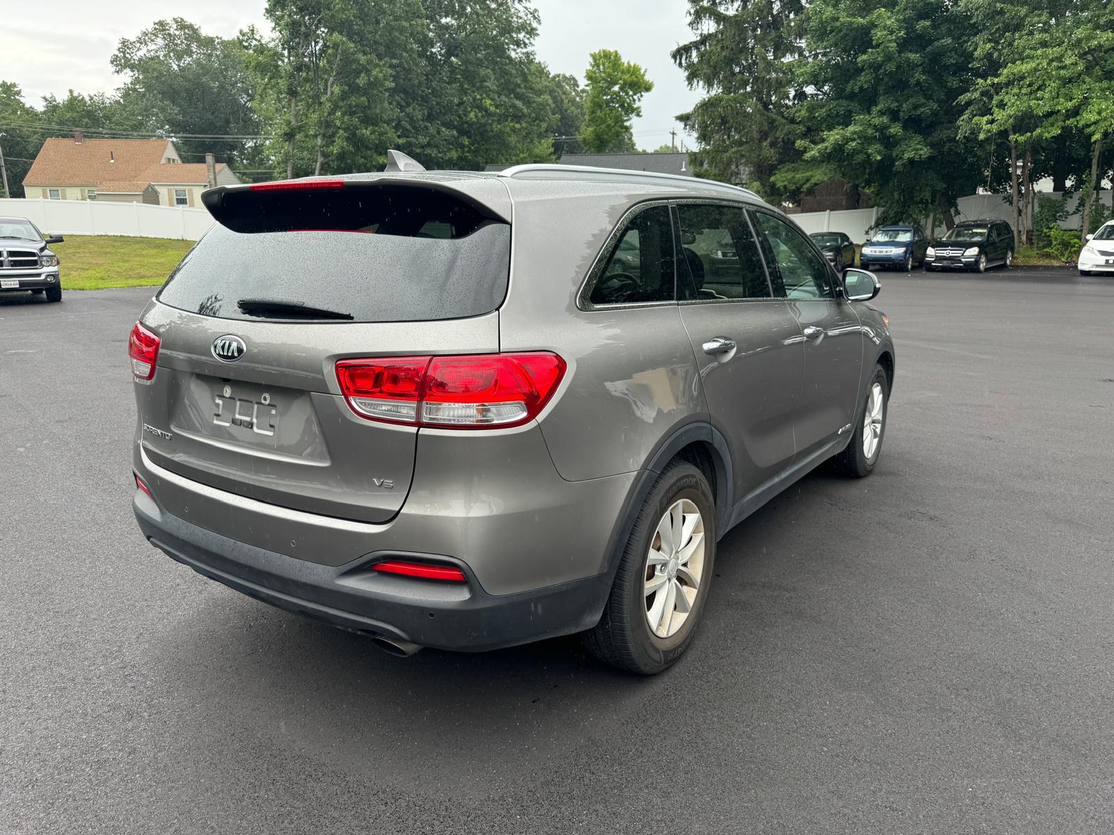 2018 Kia Sorento Lx vin: 5XYPGDA54JG429794