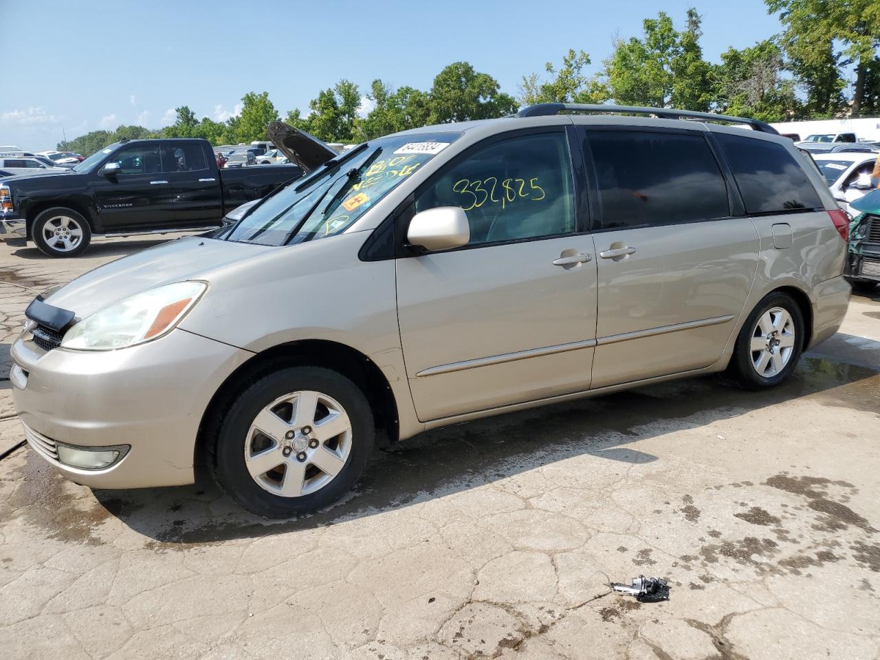 2004 Toyota Sienna - Image 1