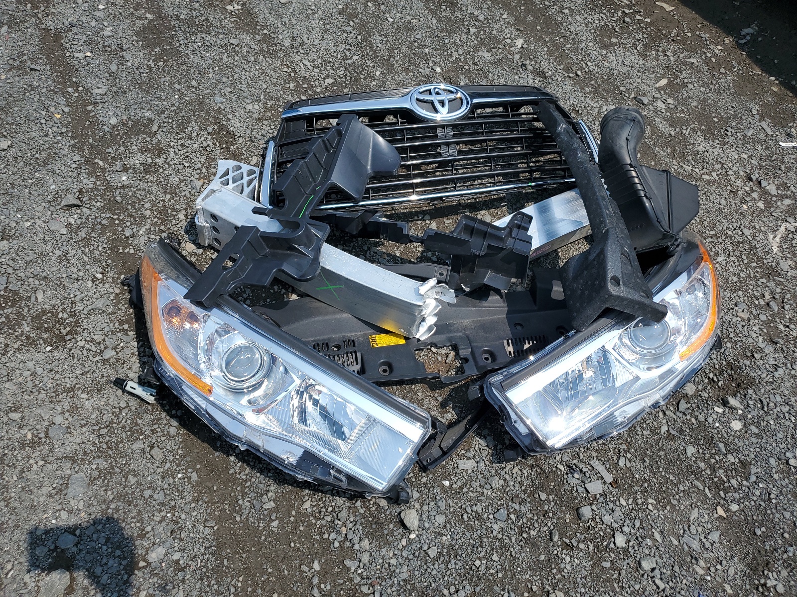 5TDBKRFH4ES030143 2014 Toyota Highlander Le