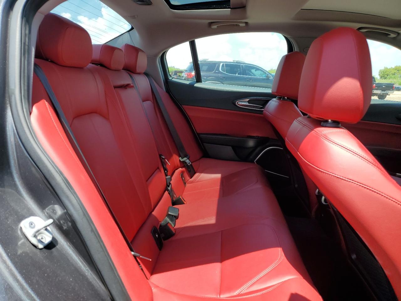 2021 Alfa Romeo Giulia - Image 10