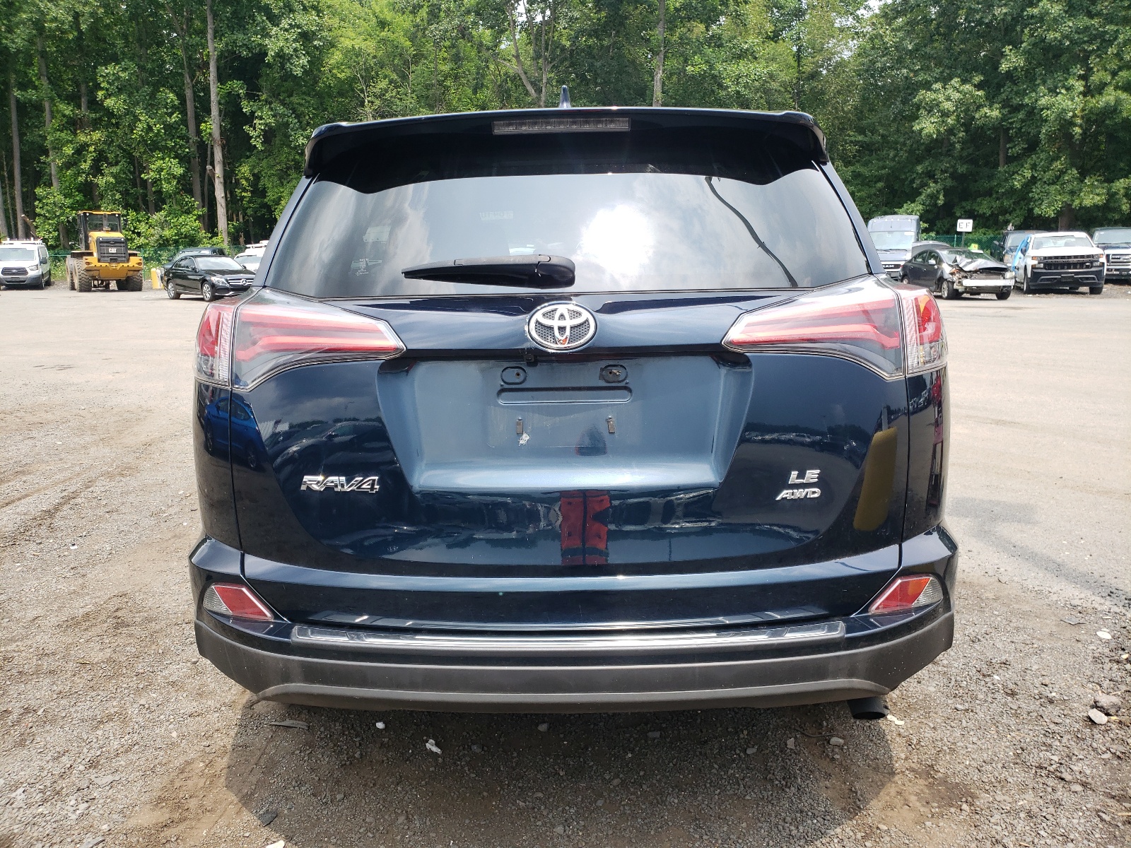 JTMBFREVXJJ743891 2018 Toyota Rav4 Le