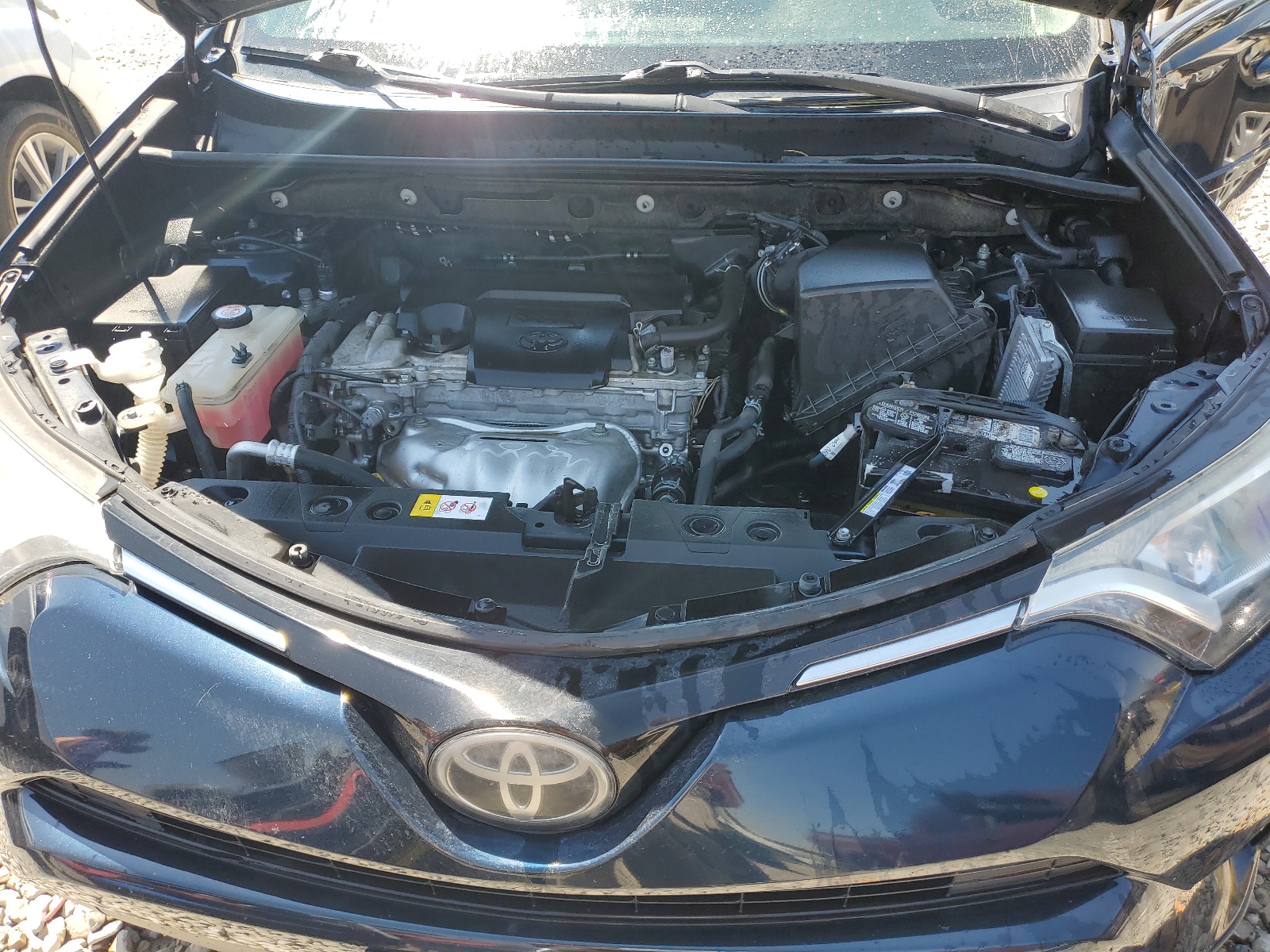 JTMBFREV2HJ108741 2017 Toyota Rav4 Le